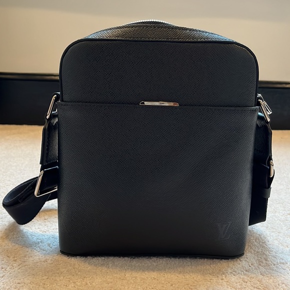 Louis Vuitton Anton Pochette - Picture 5 of 15